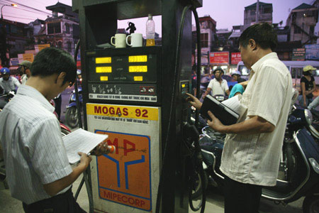 Giá xăng vẫn tăng nhiều, giảm ít - 1