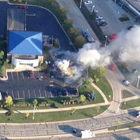 Tin tức trong ngày - Mỹ: Máy bay đâm bãi đỗ xe, 1 người chết