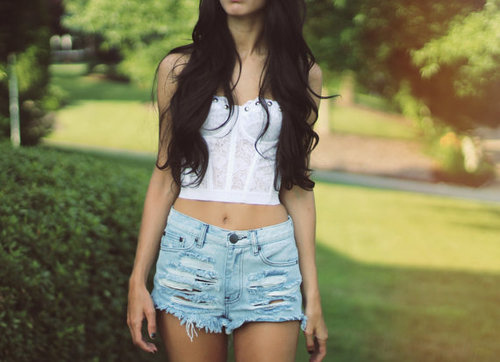 Bí quyết mặc "áo nịt ngực" ra phố - 11