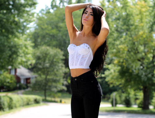 Bí quyết mặc "áo nịt ngực" ra phố - 6