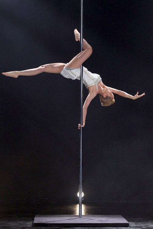 Ngỡ ngàng với tài múa cột của diva - 3