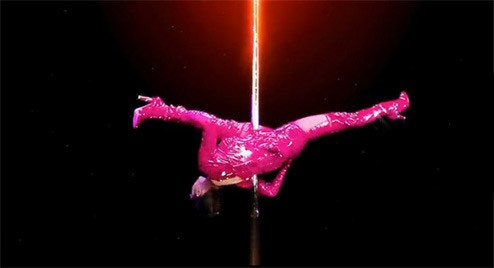 Ngỡ ngàng với tài múa cột của diva - 7