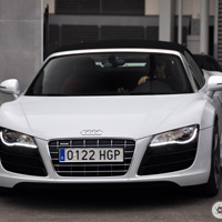 Ô tô - Xe máy - Ronaldo lái Audi R8 V10 Spyder rời sân bóng