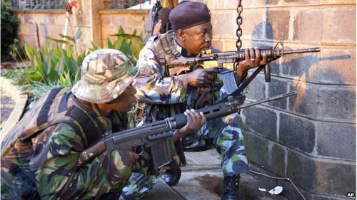 Khủng bố Kenya: Quân đội đánh sập khu mua sắm - 1