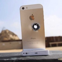 Thời trang Hi-tech - iPhone 5S màu vàng bị “hành” bằng súng trường