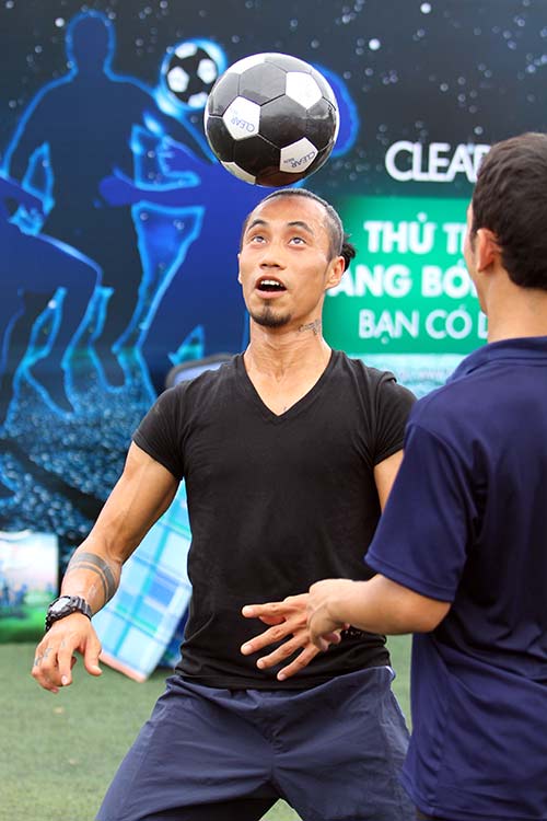 "Thử thách tâng bóng 24h" cuốn hút giới trẻ - 3