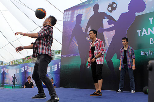 "Thử thách tâng bóng 24h" cuốn hút giới trẻ - 6