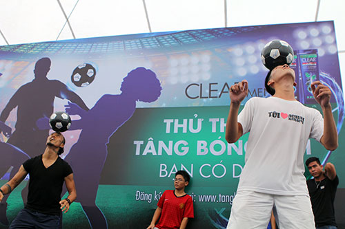 "Thử thách tâng bóng 24h" cuốn hút giới trẻ - 11