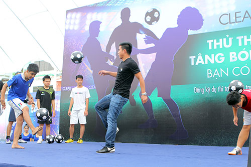 "Thử thách tâng bóng 24h" cuốn hút giới trẻ - 13