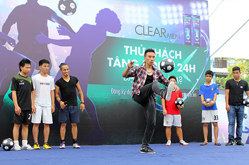 "Thử thách tâng bóng 24h" cuốn hút giới trẻ - 9