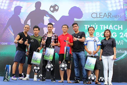 "Thử thách tâng bóng 24h" cuốn hút giới trẻ - 14