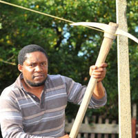 Tin tức trong ngày - Anh: Thoát chết kỳ diệu sau tai nạn "cuốc” trúng trán