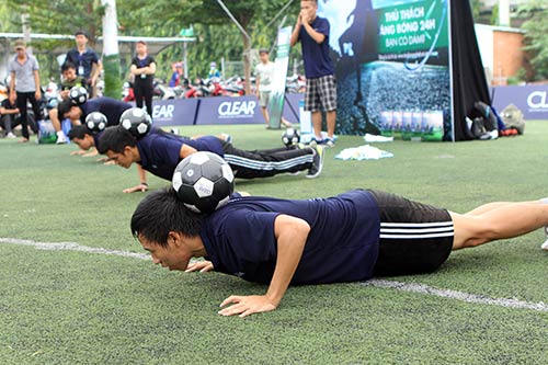 "Thử thách tâng bóng 24h" cuốn hút giới trẻ - 12