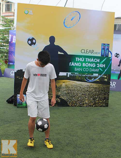 "Thử thách tâng bóng 24h" cuốn hút giới trẻ - 10