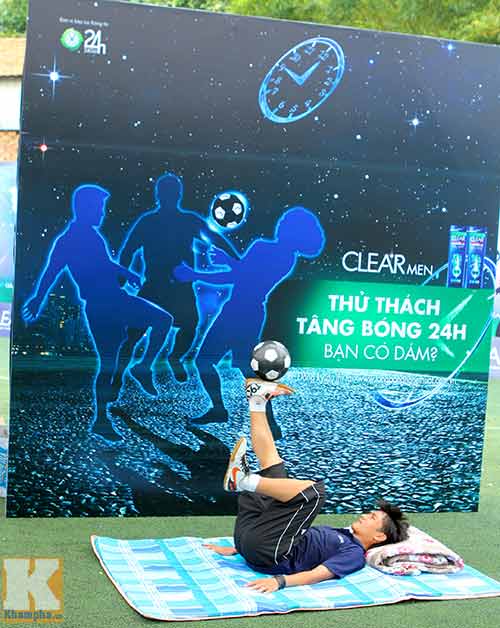 "Thử thách tâng bóng 24h" cuốn hút giới trẻ - 3