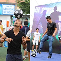 Bóng đá - Anh Khoa và Việt Thắng đọ tài tâng bóng