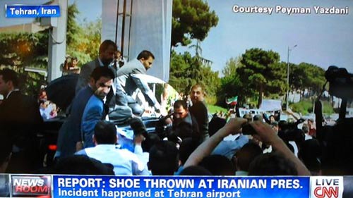 Tổng thống Iran bị ném giày và trứng thối - 3