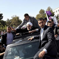 Tin tức trong ngày - Tổng thống Iran bị ném giày và trứng thối