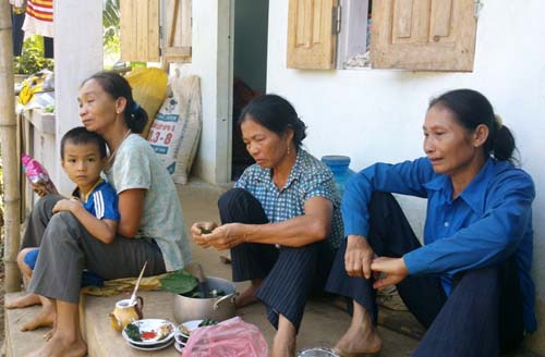 4 trẻ bị tường sập đè chết: Tang thương xóm núi - 4