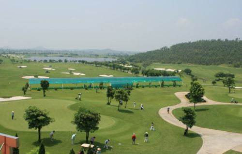 “Cấm cửa” toàn quốc đối với TGĐ đánh NV sân golf - 2