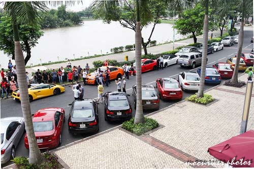Dàn xe sang BMW đa màu sắc tụ họp ở Sài Gòn - 7