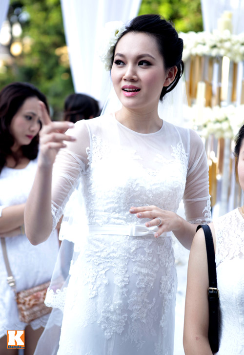 Ngọc Thạch được rước bằng siêu xe 12 tỷ - 2