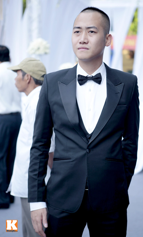 Ngọc Thạch được rước bằng siêu xe 12 tỷ - 3