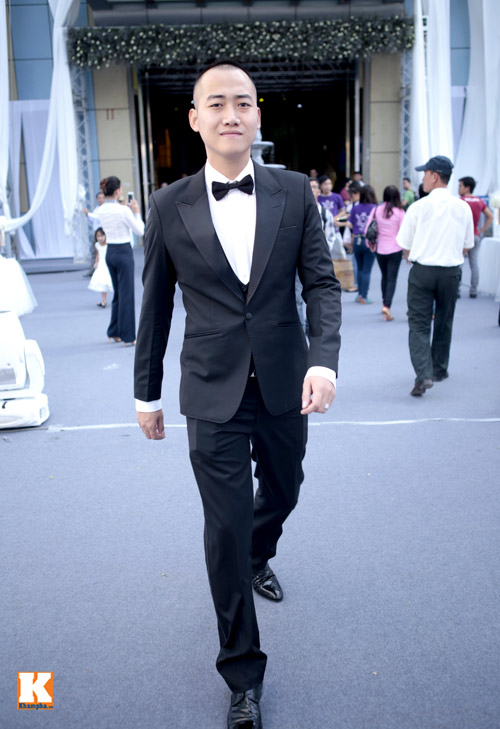 Ngọc Thạch được rước bằng siêu xe 12 tỷ - 4