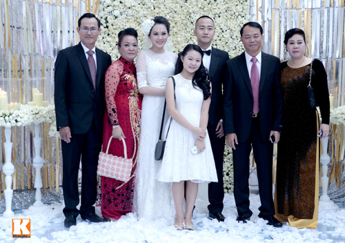 Ngọc Thạch được rước bằng siêu xe 12 tỷ - 8