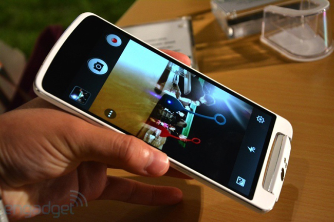 Cận cảnh smartphone Oppo N1 - 19