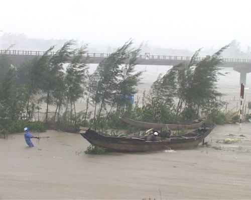 Học sinh miền Trung nghỉ học tránh siêu bão - 9