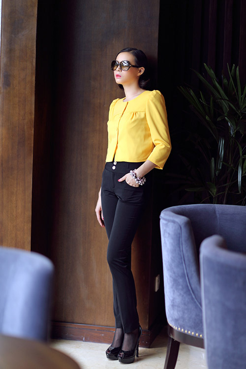 Bích Ngọc hóa nữ công sở gợi cảm - 9