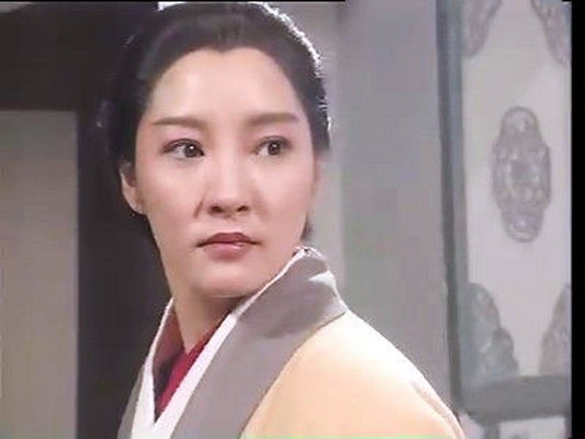 Diễn viên xấu "ghi điểm" vai mỹ nhân - 4