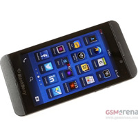 Thời trang Hi-tech - BlackBerry Z10 gây lỗ gần 1 tỷ USD của công ty