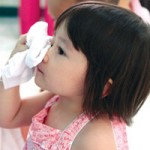 Dịch đau mắt đỏ: Làm gì để không lây?