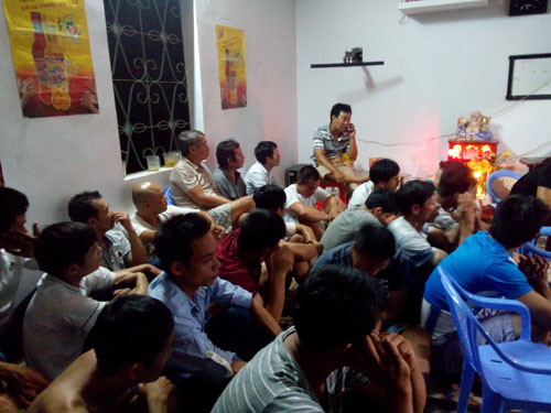 Phá tụ điểm cá độ bóng đá núp bóng quán cà phê - 1