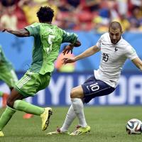 Bóng đá - Video pha bóng "vô duyên" của Benzema