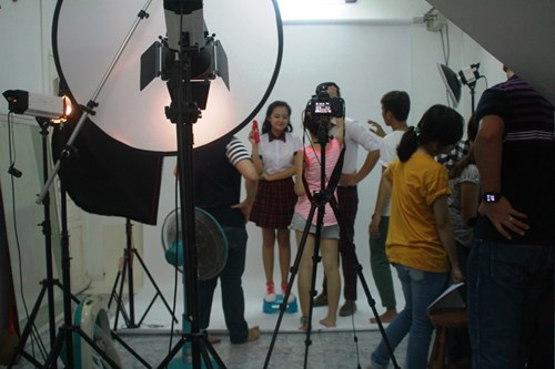 Một ngày theo chân "tiểu Angela Phương Trinh" - 9