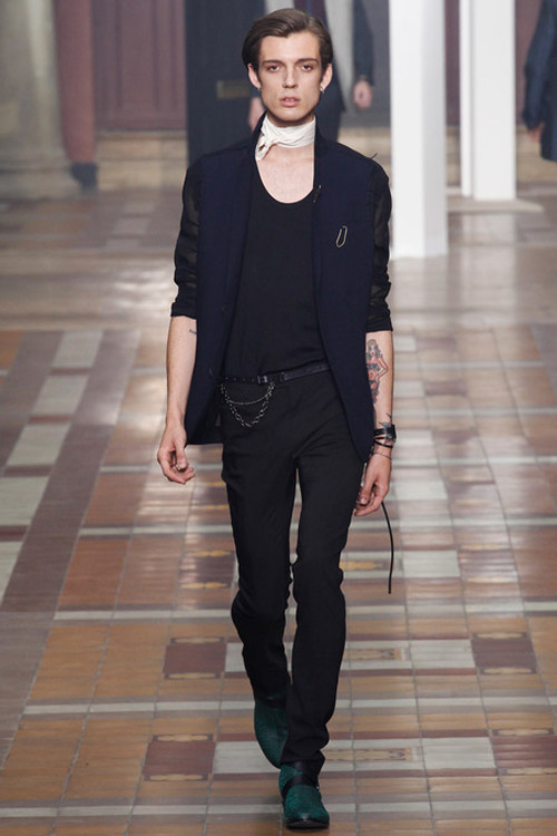 Chàng trai phá cách và nổi loạn trên sàn diễn Paris - 18