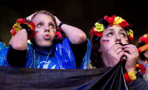 Mỹ nhân của ĐT Đức & Pháp ''đại náo'' ở Brazil - 9