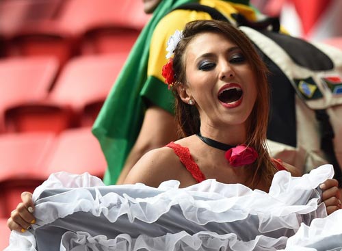 Mỹ nhân của ĐT Đức & Pháp ''đại náo'' ở Brazil - 3