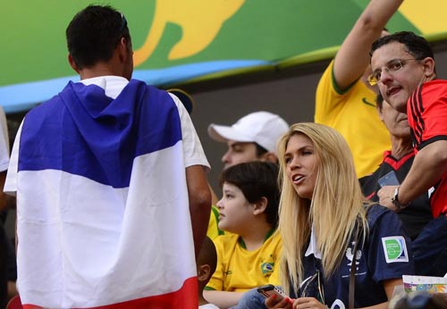 Mỹ nhân của ĐT Đức & Pháp ''đại náo'' ở Brazil - 2