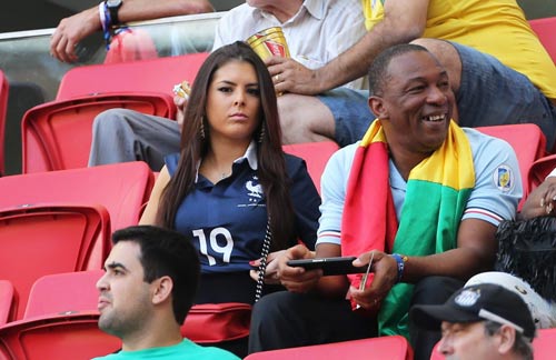 Mỹ nhân của ĐT Đức & Pháp ''đại náo'' ở Brazil - 14