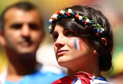 Mỹ nhân của ĐT Đức & Pháp ''đại náo'' ở Brazil - 7