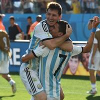 Bóng đá - Messi vùng vẫy trong trận đồ bát quái của Hitzfeld