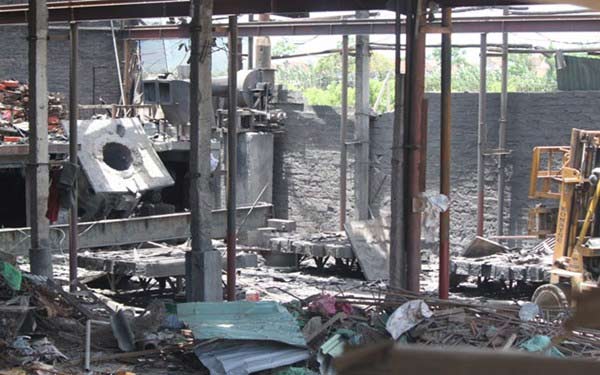 Vụ nổ lò thép kinh hoàng ở Nghệ An: 2 nạn nhân đã tử vong - 1