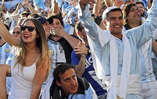 Fan xứ sở Tango "mở tiệc" mừng Argentina thắng Thụy Sỹ - 1