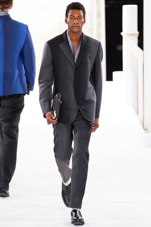 "Niềm tự hào châu Á" và cuộc chơi cùng vải vóc - 9