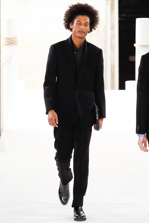 "Niềm tự hào châu Á" và cuộc chơi cùng vải vóc - 16