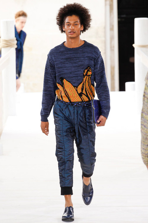 "Niềm tự hào châu Á" và cuộc chơi cùng vải vóc - 12